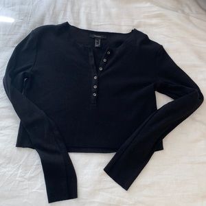 Cropped black long sleeved top